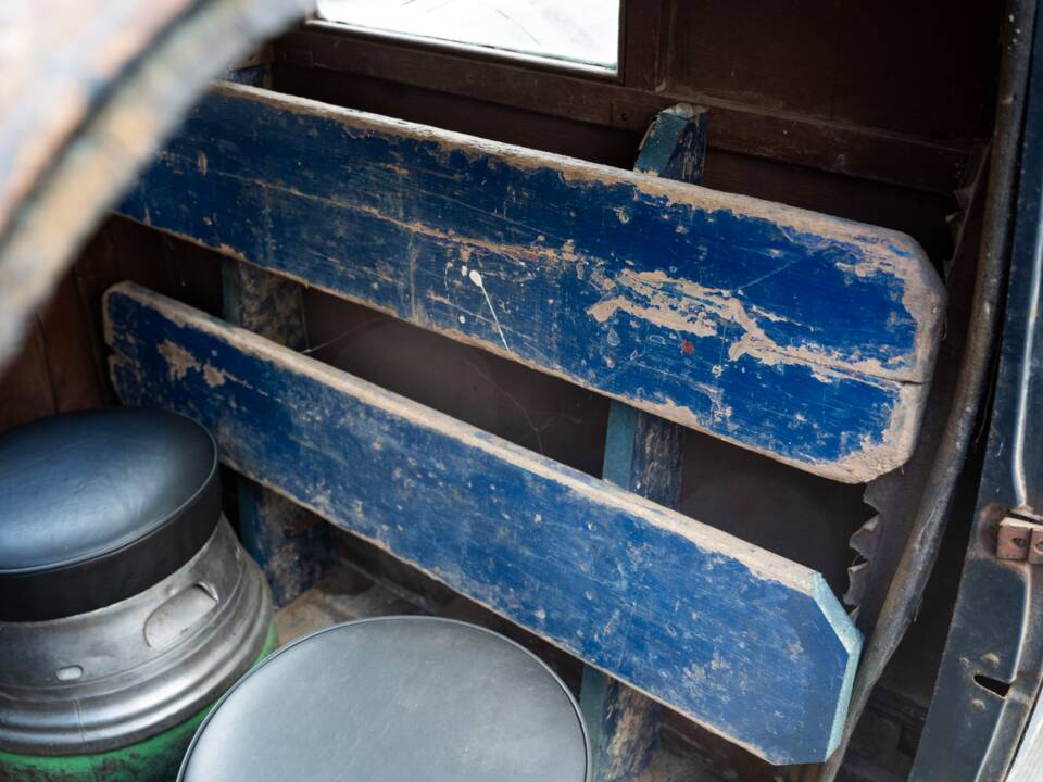 Image 98/134 of Ford V8 (1937)