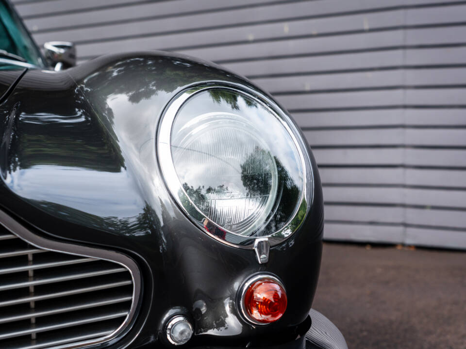Imagen 48/49 de Aston Martin DB 6 Mk II (1970)