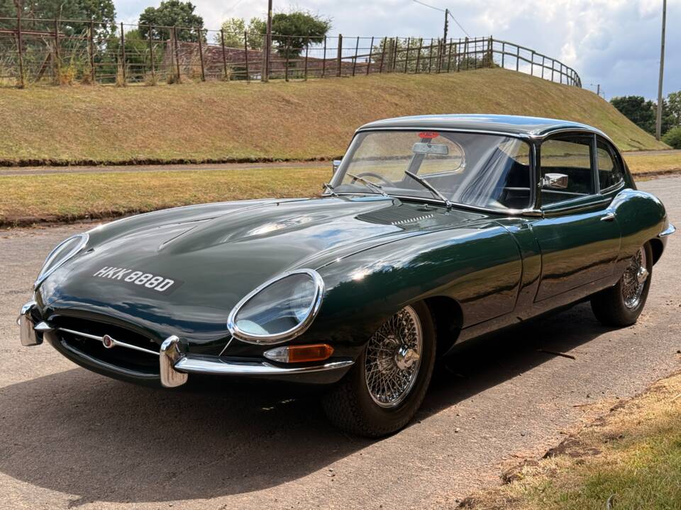 Image 4/30 de Jaguar Type E (2+2) (1966)