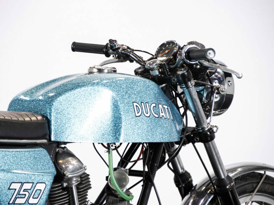 Image 9/50 of Ducati 750 GT (1972)