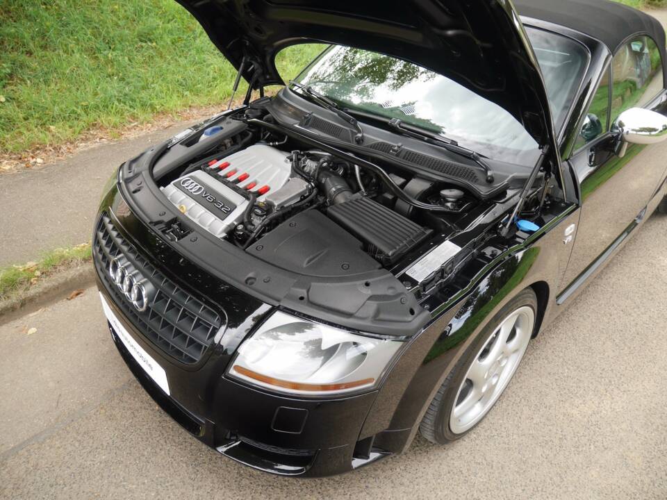 Image 32/35 of Audi TT 3.2 quattro (2004)