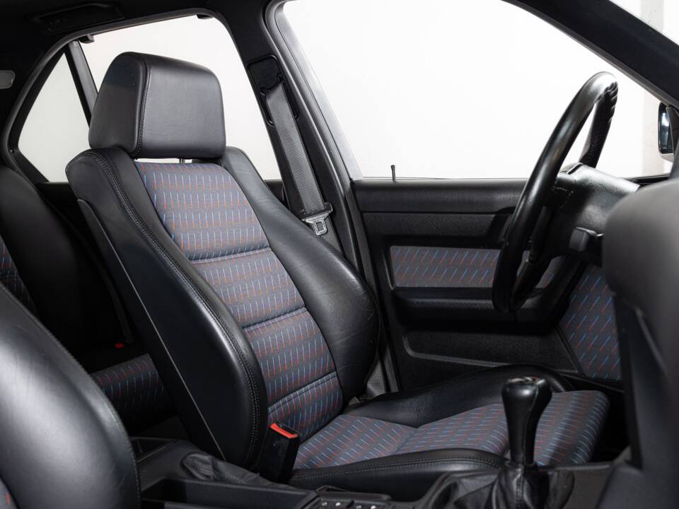 Bild 18/34 von BMW M5 (1993)