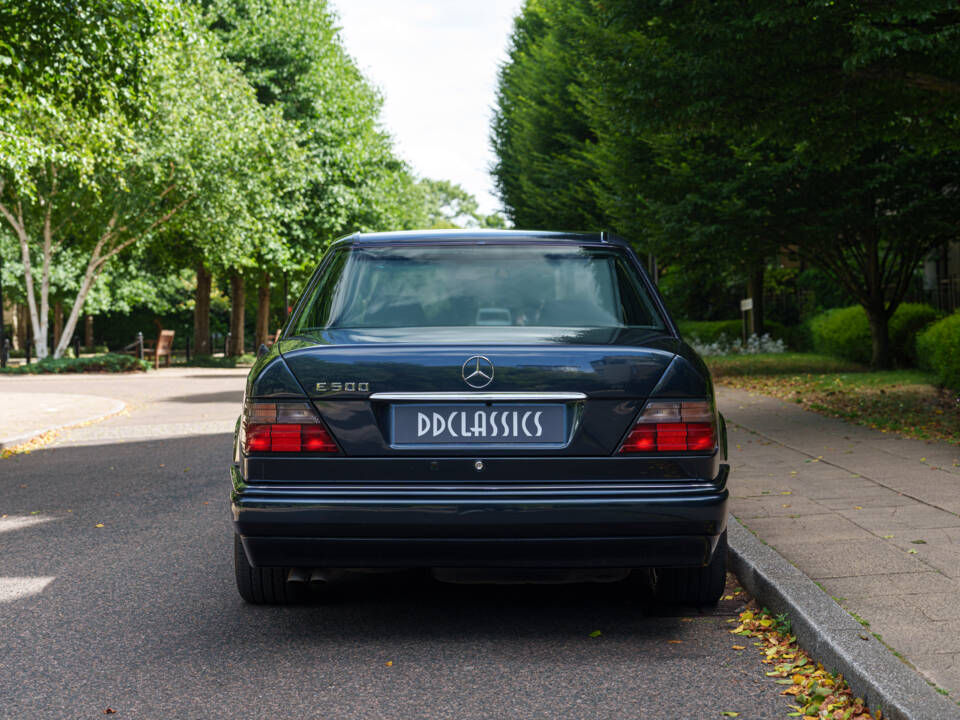 Image 6/27 of Mercedes-Benz E 500 Limited (1994)