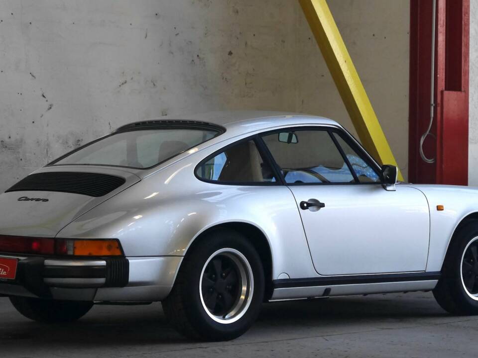 Image 5/27 of Porsche 911 Carrera 3.2 (1990)