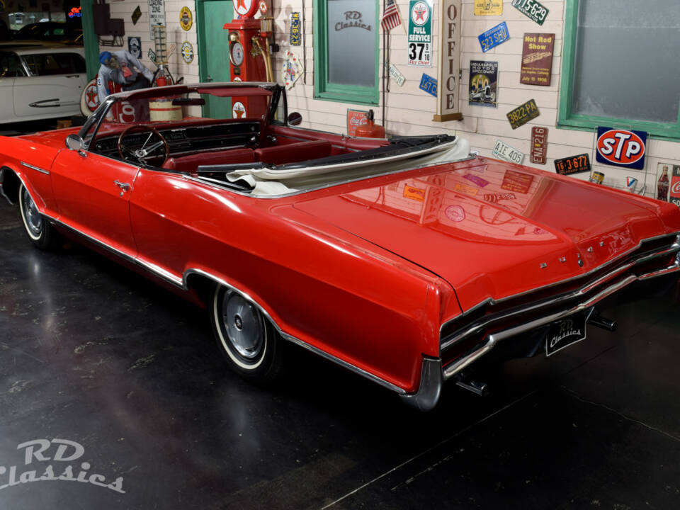Image 2/41 of Buick Le Sabre Convertible (1966)