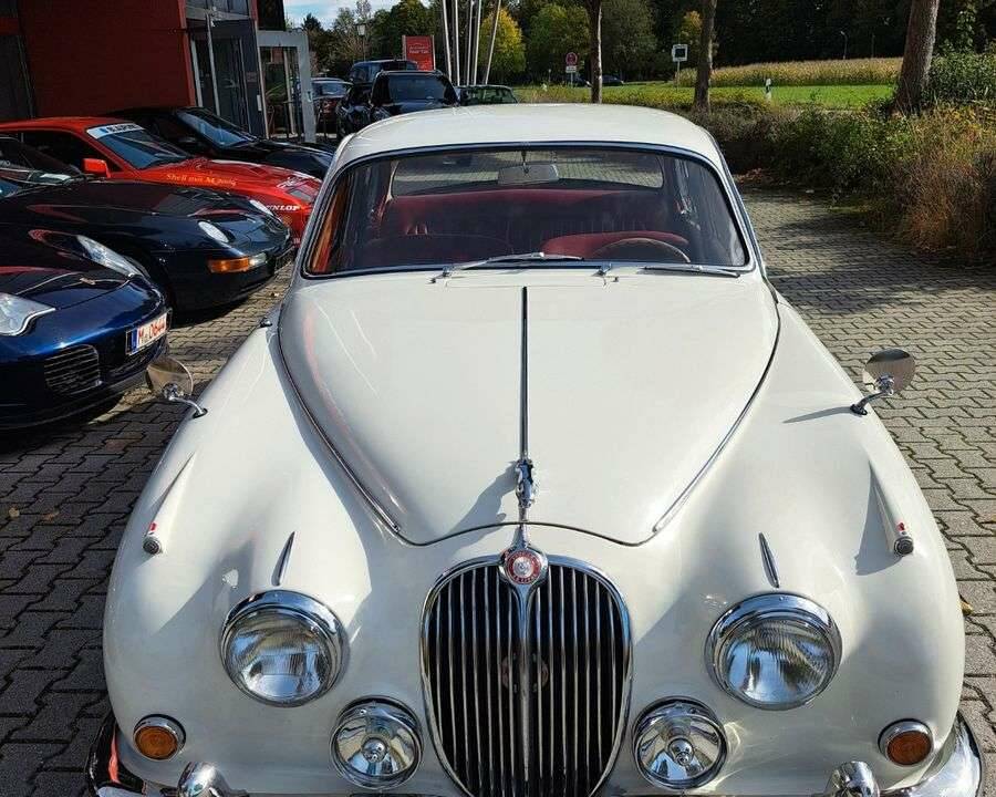 Image 4/27 of Jaguar Mk II 3.4 (1967)