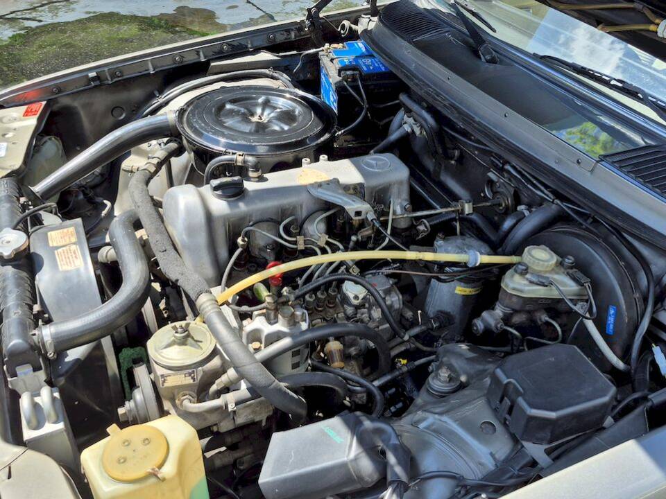 Image 63/71 of Mercedes-Benz 240 D (1980)