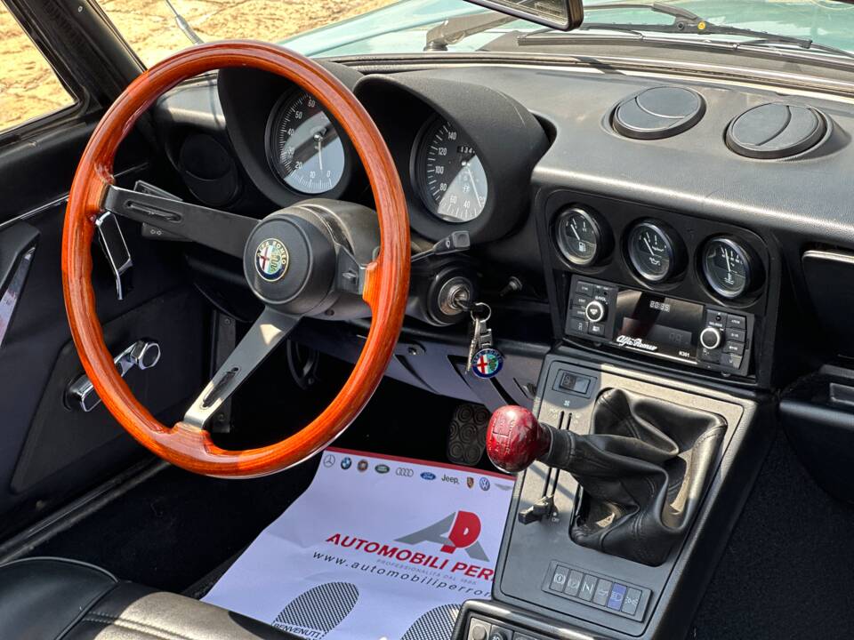 Bild 13/22 von Alfa Romeo 1.6 Spider (1983)