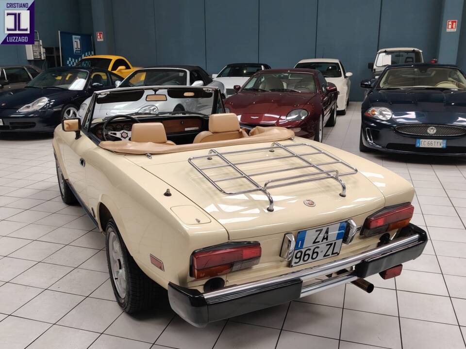 Image 17/64 of FIAT Spider 2000 (1982)