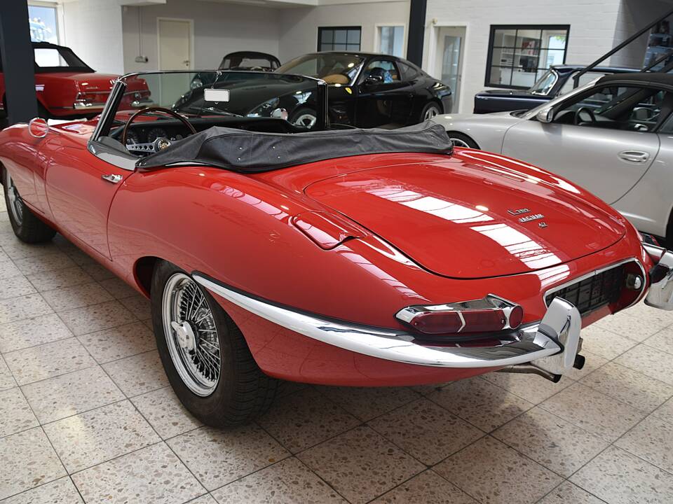 Image 5/30 of Jaguar E-Type 4.2 (1966)