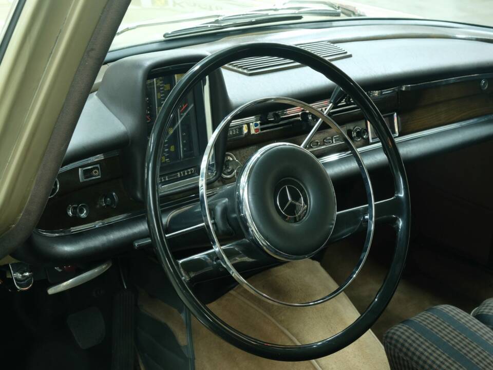 Image 28/50 of Mercedes-Benz 300 SE (1964)