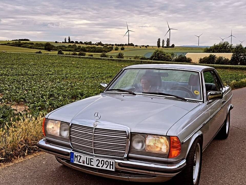 Image 1/6 of Mercedes-Benz 230 C (1978)