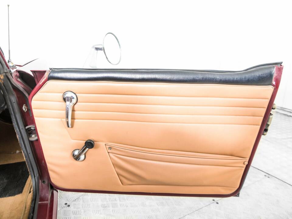 Image 33/50 of Triumph TR 6 PI (1969)