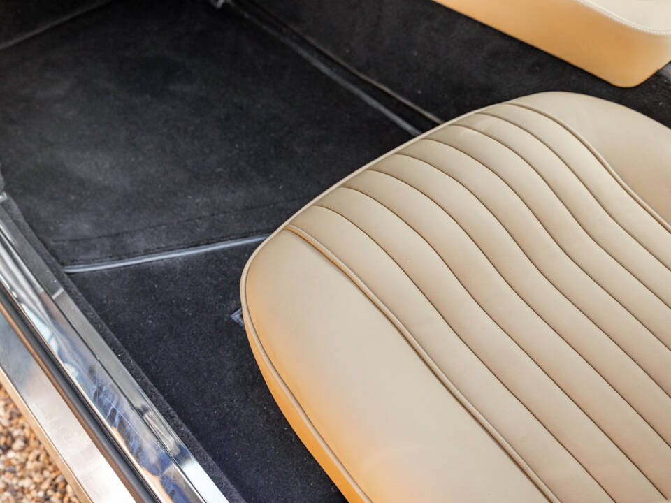 Immagine 43/71 di Aston Martin DBS V8 (1971)