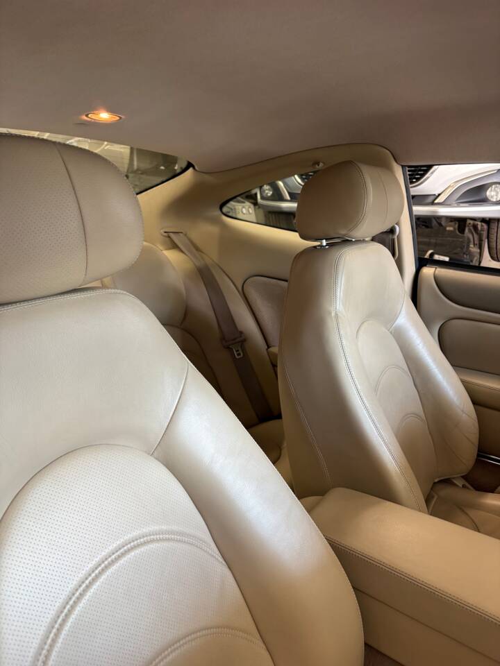 Image 15/15 of Jaguar XKR (2003)