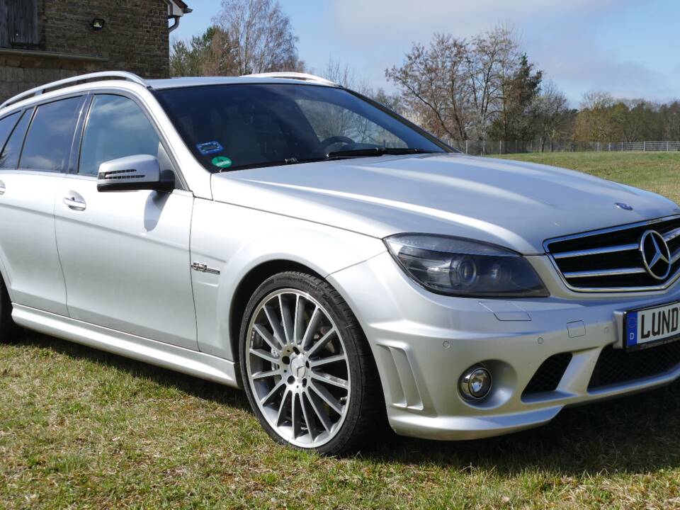 Imagen 1/18 de Mercedes-Benz C 63 AMG T (2010)
