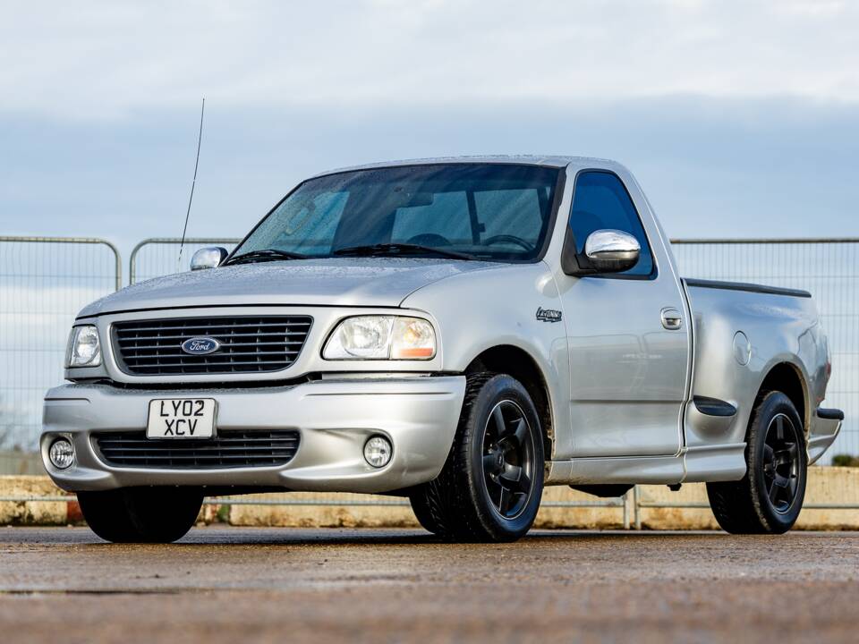 Image 1/50 of Ford F-150 SVT Lightning (2002)