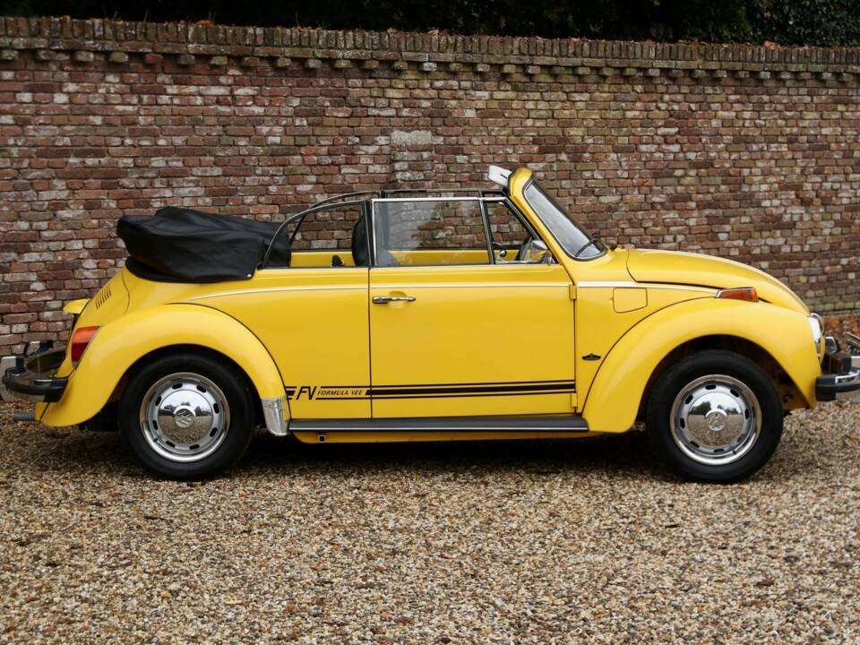 Image 41/50 de Volkswagen Beetle 1303 (1975)