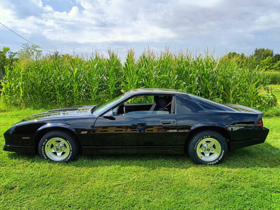 Bild 6/8 von Chevrolet Camaro Z28 (1985)