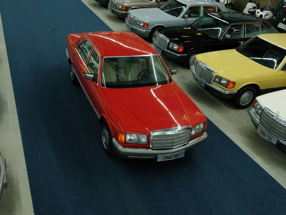 Bild 2/50 von Mercedes-Benz 260 SE (1986)