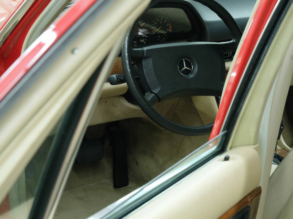 Bild 26/50 von Mercedes-Benz 260 SE (1986)