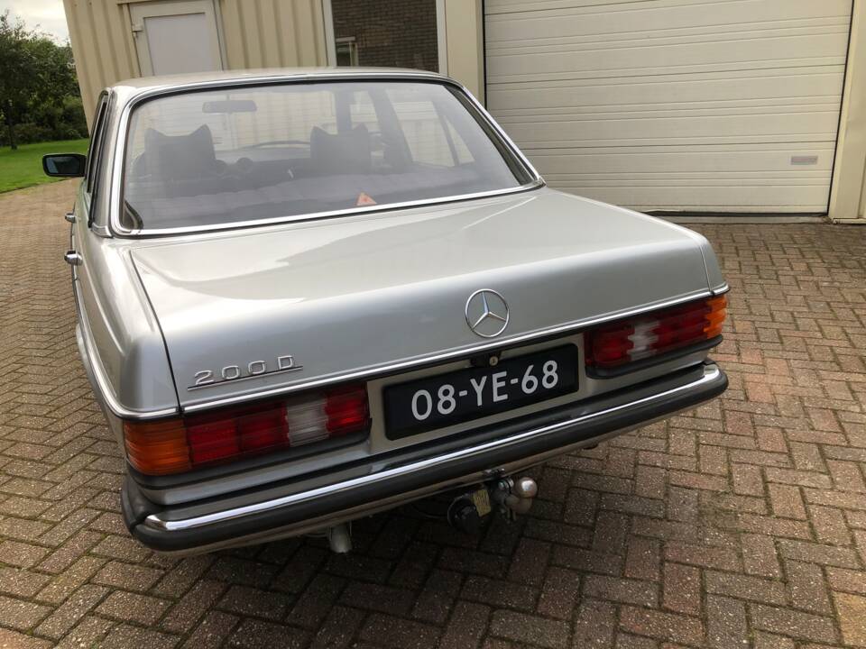 Image 4/10 de Mercedes-Benz 200 D (1977)