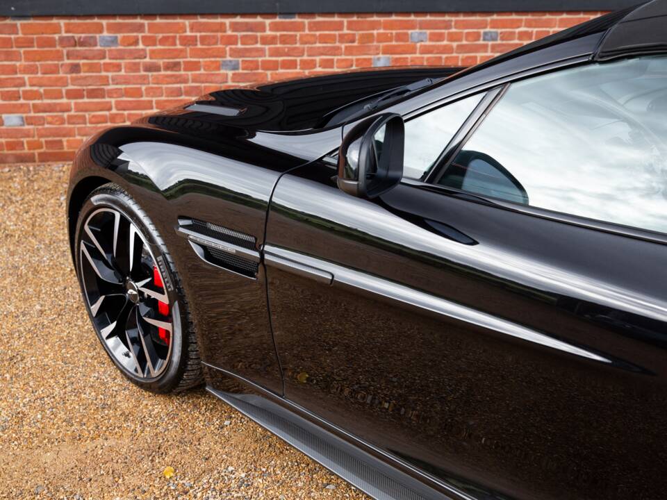 Immagine 28/72 di Aston Martin Vanquish Volante (2016)