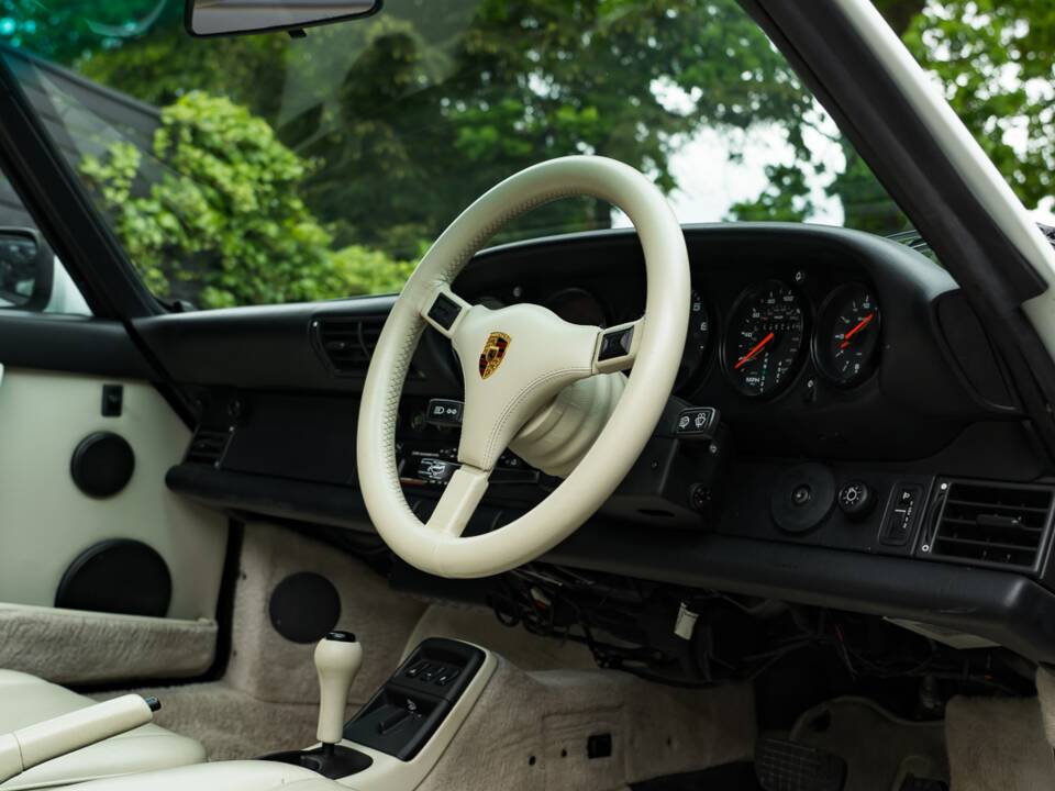 Bild 38/48 von Porsche 911 Carrera 2 (1990)