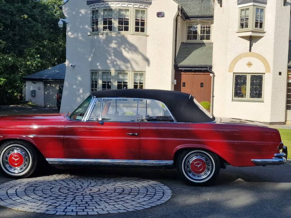 Image 32/44 of Mercedes-Benz 220 SE b (1962)