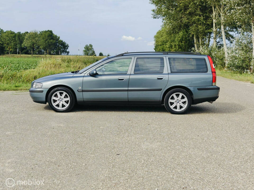 Immagine 4/39 di Volvo V 70 2.4 (2000)