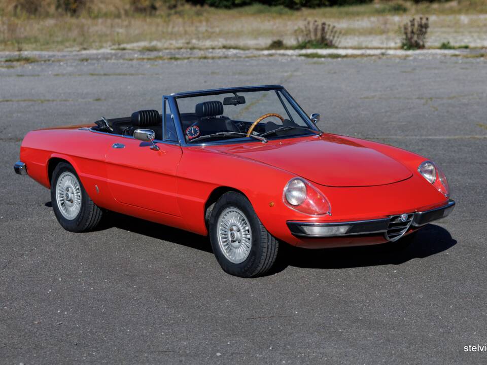 Image 7/43 of Alfa Romeo Spider Veloce 2000 (1976)