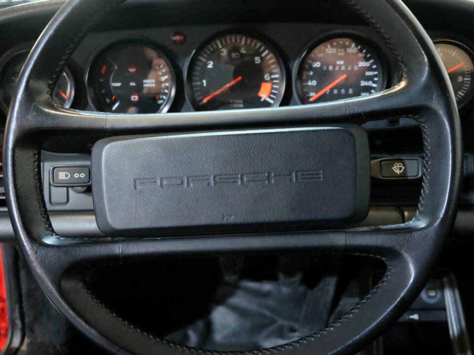 Image 15/22 of Porsche 911 Carrera 3.2 (1988)
