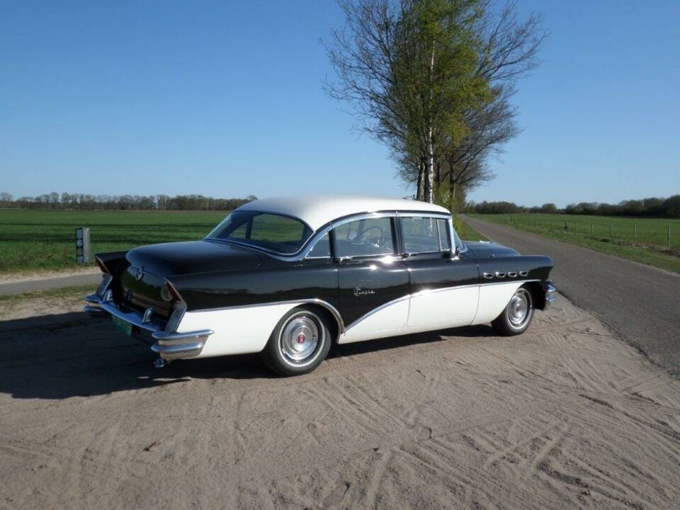 Image 4/9 of Buick Riviera Sedan (1956)