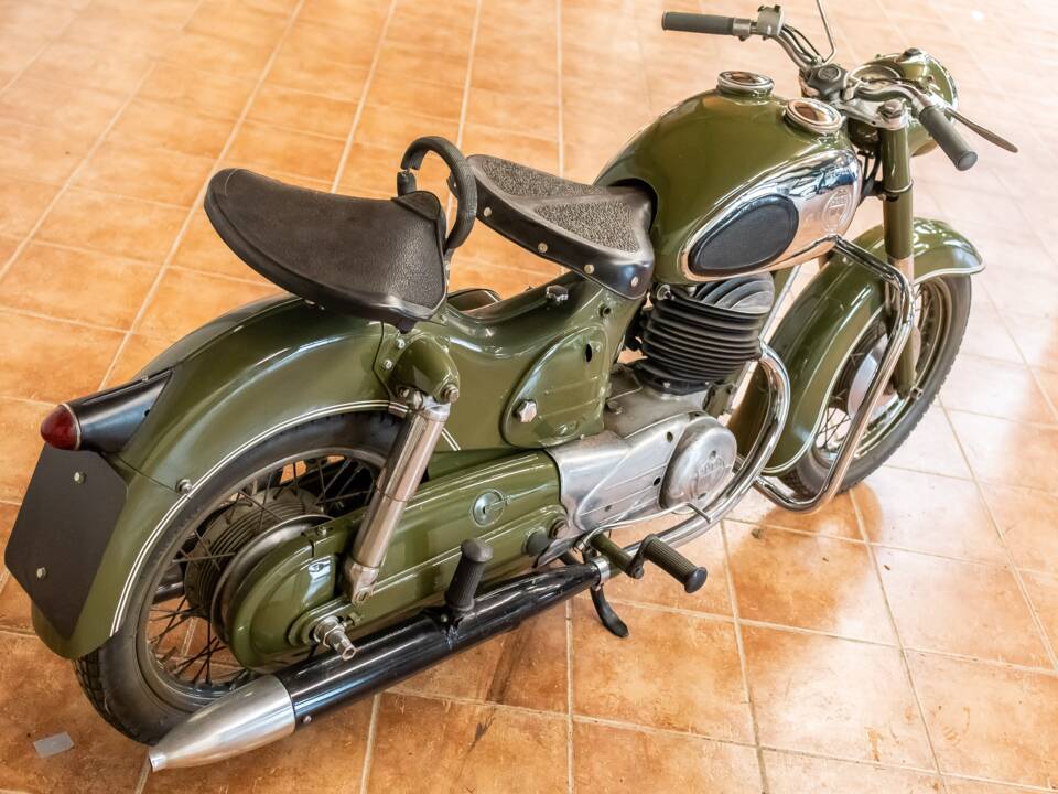Image 2/11 de Puch 250 SG (1955)