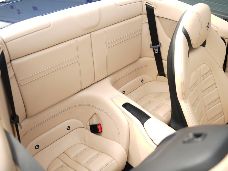 Image 19/50 of Ferrari California T (2015)