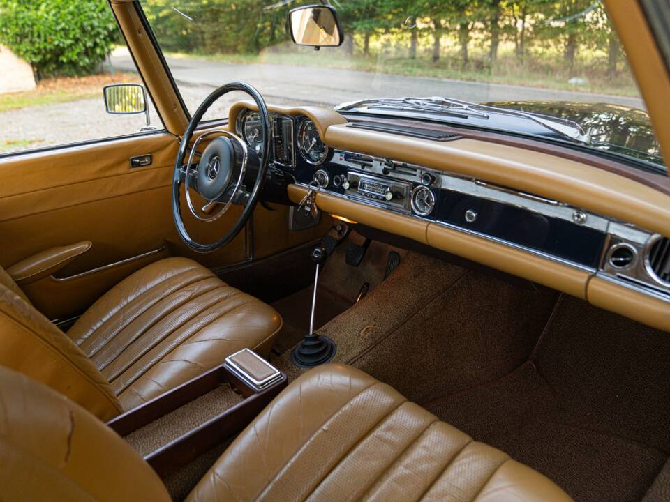 Image 25/50 de Mercedes-Benz 280 SL (1969)