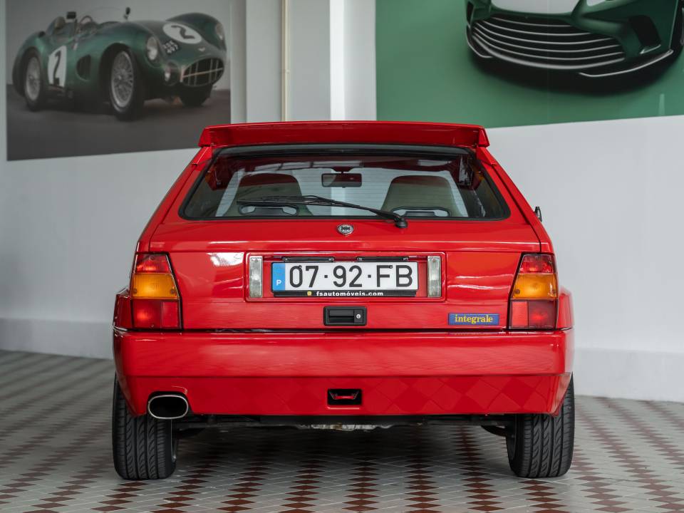 Image 5/28 of Lancia Delta HF Integrale Evoluzione II (1994)