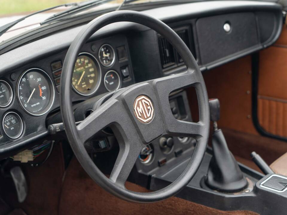 Image 5/6 of MG MGB (1979)