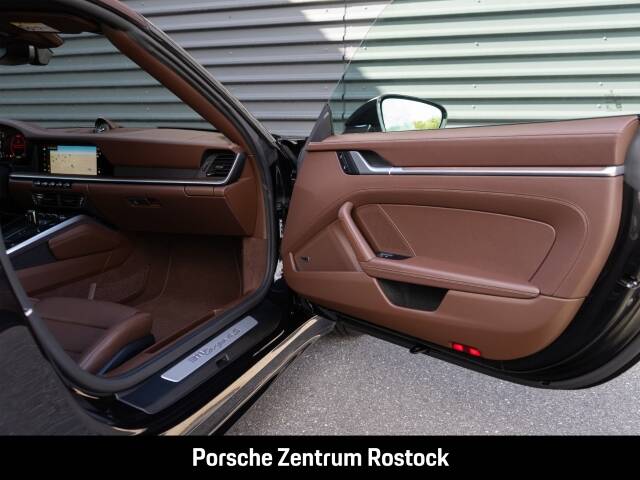 Obraz 26/32 pojazdu Porsche 911 Carrera 4S (1900)