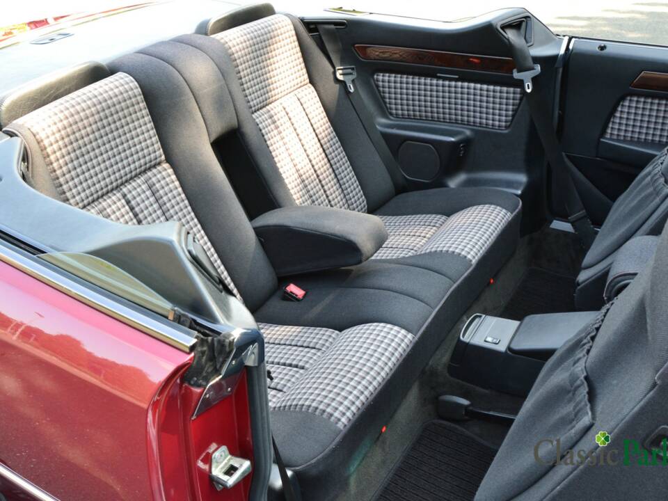 Bild 35/50 von Mercedes-Benz E 200 (1994)