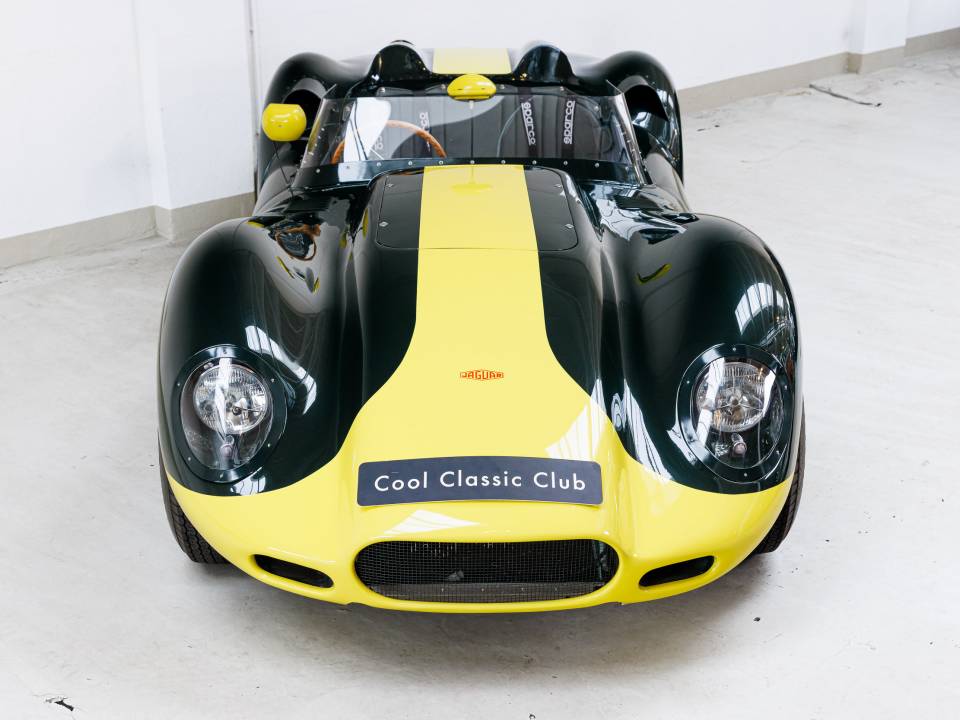 Image 3/42 of Lister Knobbly (1959)