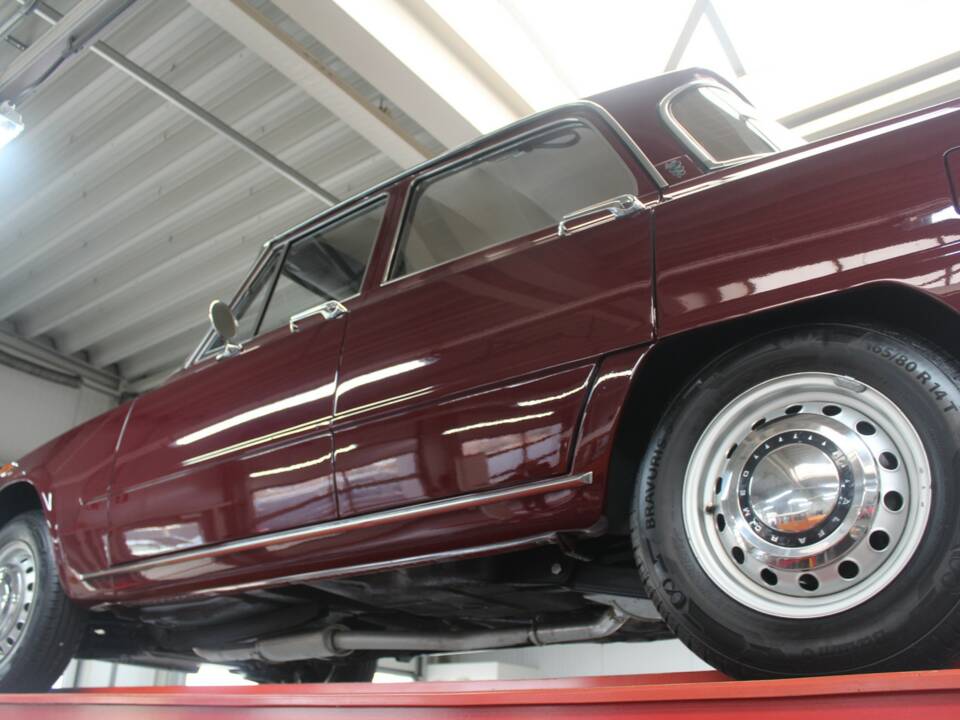 Imagen 11/50 de Alfa Romeo Giulia Nuova Super 1600 (1971)
