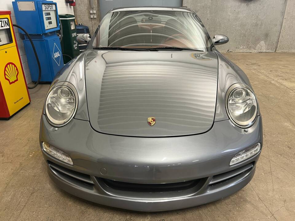 Image 4/17 of Porsche 911 Carrera (2005)