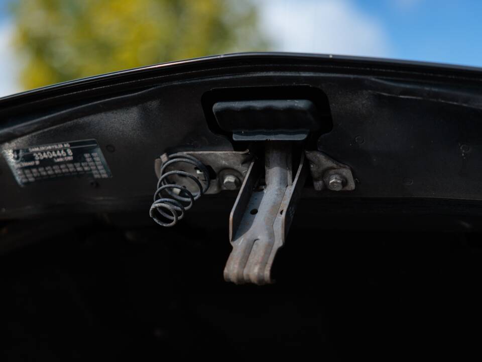 Image 32/50 of Mercedes-Benz SL 350 (2004)