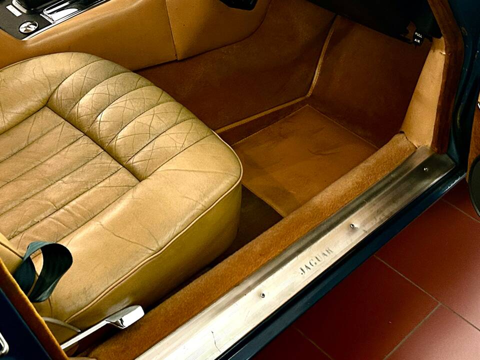 Image 7/13 of Jaguar XJ 12 (1979)