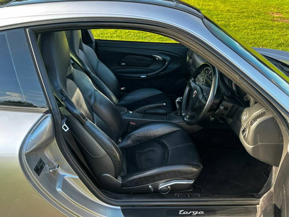 Image 28/54 de Porsche 911 Carrera (2003)