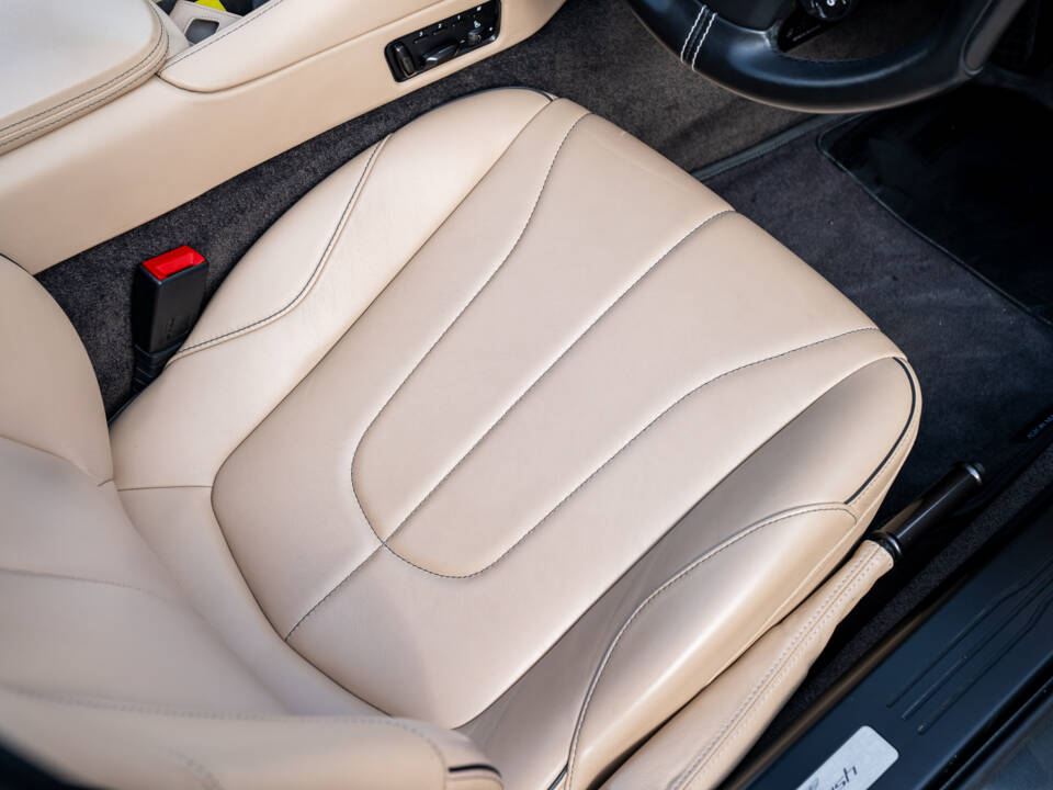Image 22/35 of Aston Martin Vanquish (2017)