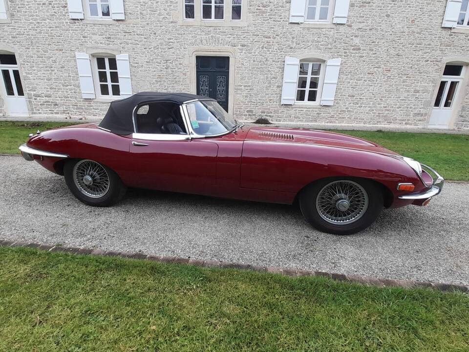 Image 5/8 of Jaguar E-Type (1969)