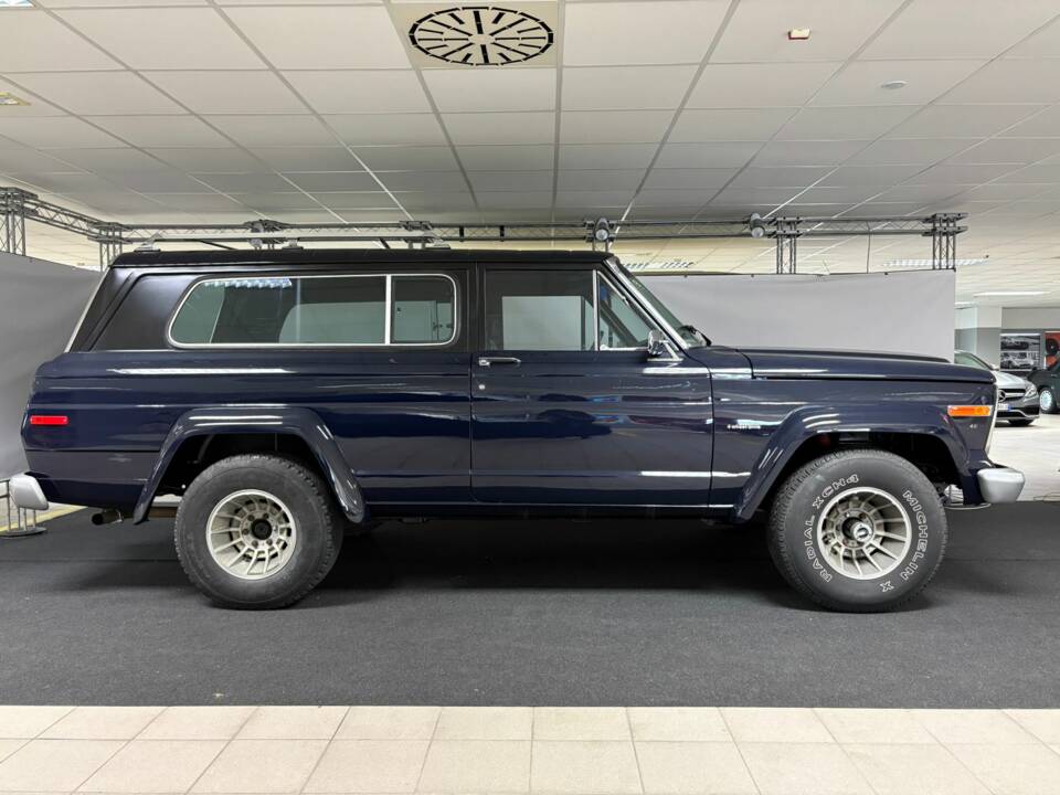 Image 2/9 of Jeep Cherokee Chief (1981)