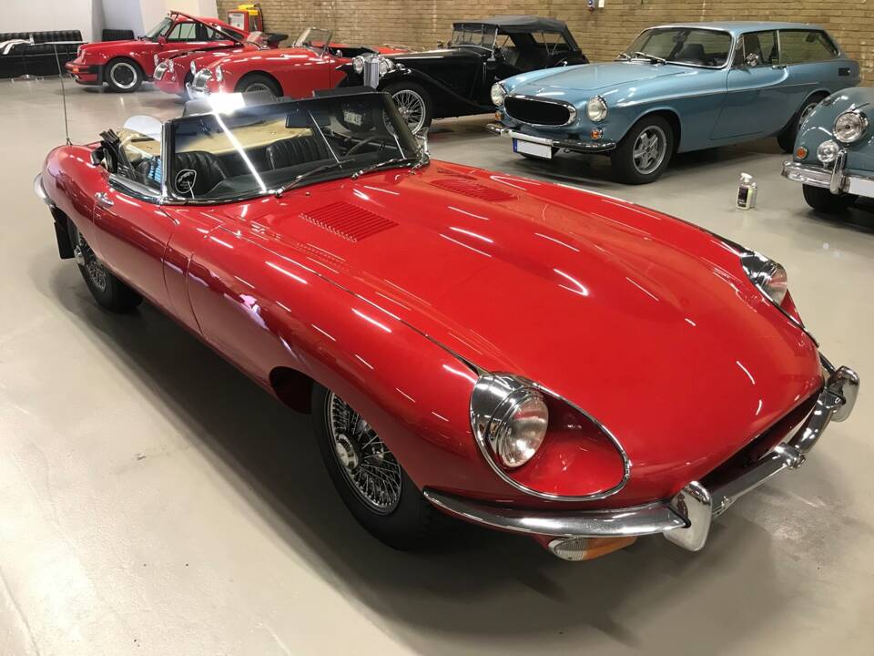 Image 22/32 de Jaguar E-Type (1969)